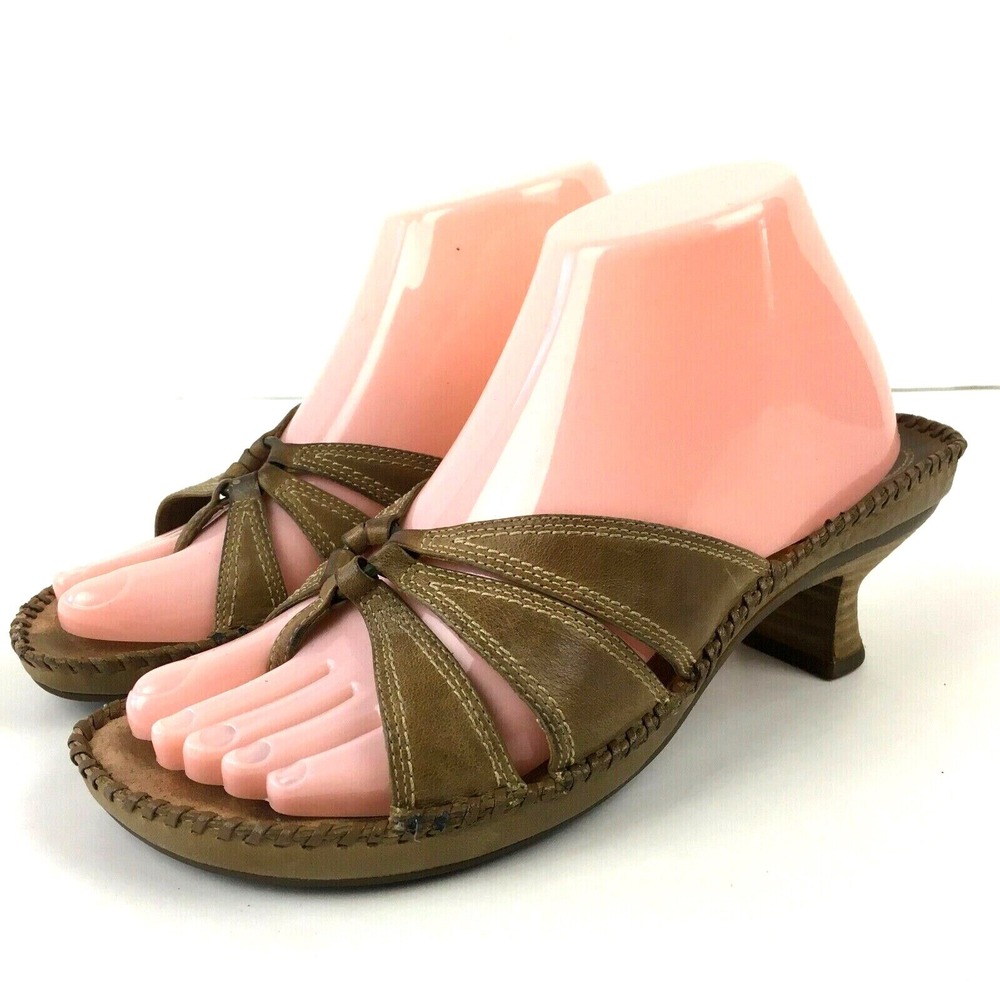 Clarks Womens 8.5 Sandals Tan Leather Open Toe Thong Wedge Flare Heel Shoes